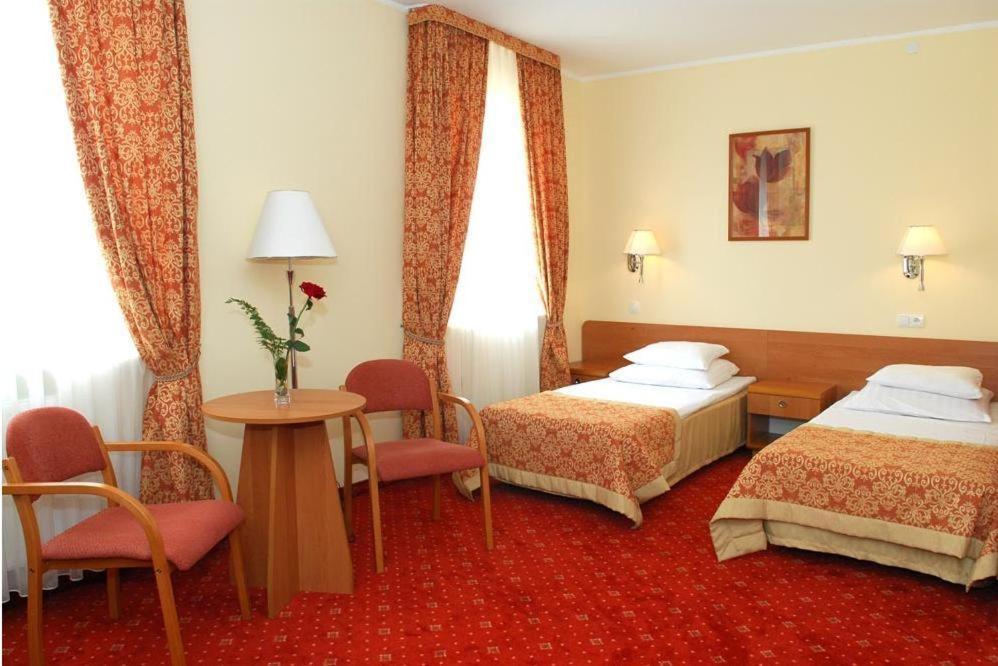 Hotel U Witaszka Czosnów Rom bilde